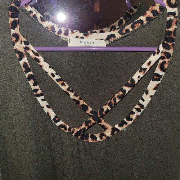Olive green tunic with leopard - Picture 1 of 3